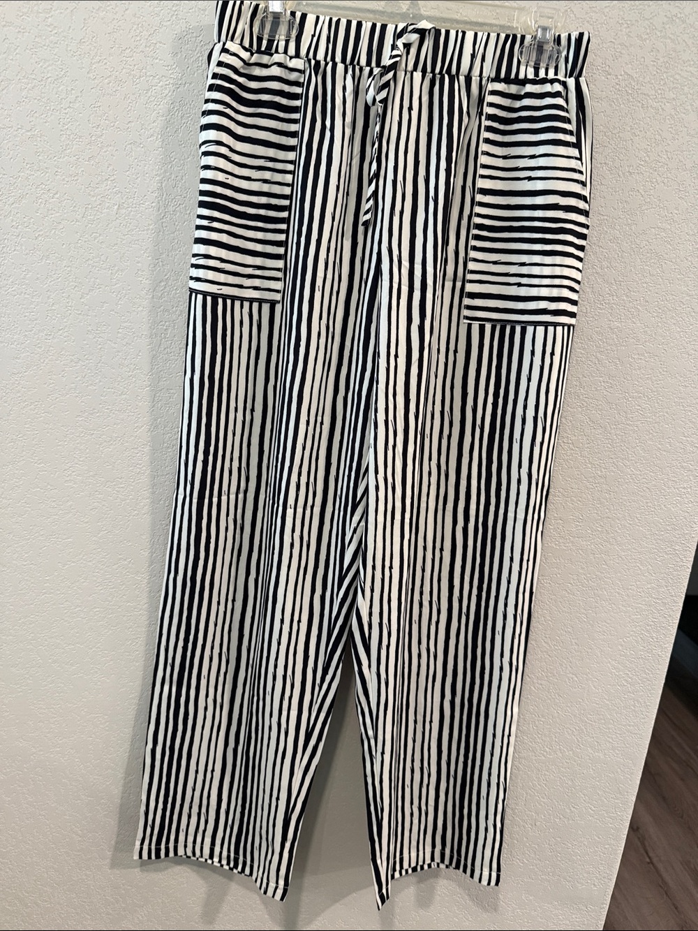 SHEIN Black and White Striped Pull-On Pants